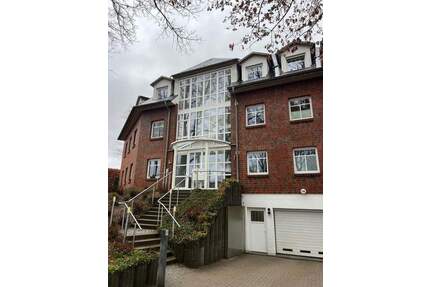 3,5-Zi-Wohnung in HH-Sasel: Aufzug, Südwest-Balkon und 2 Tiefgaragenplätze inklusive - Hamburg