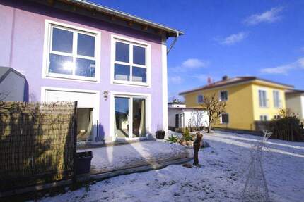 | Leben in schöner Lage| Gepflegte Doppelhaushälfte mit Garten, Garage und Ausbaureserve - Maxhütte