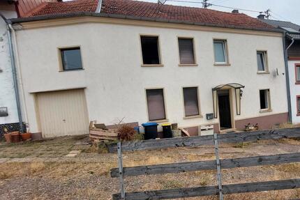 Sanierungsbedürftiges Reihenmittelhaus zu verkaufen - Schmelz