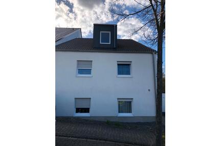 Eigentumswohnung OG und ausgebautes DG Mayen-Hausen