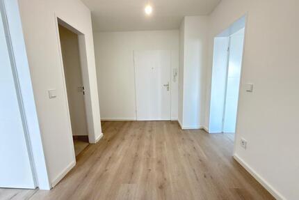 Kernsanierte 2-Zimmer Wohnung mit Balkon & Stellplatz in Idstein