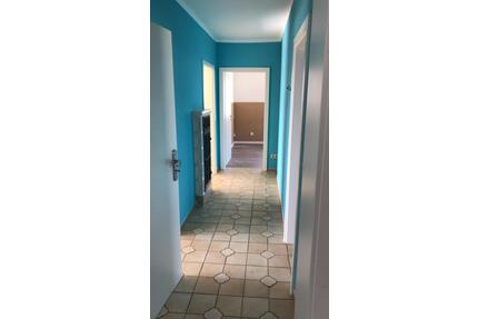 110 qm; 4 Zimmer, Küche, Bad, Balkon; ruh. Lage, Hü.-Rechtenbach - Hüttenberg