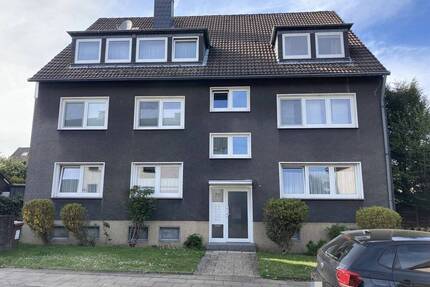 2-Zimmer Dachgeschosswohnung mit Garage und Einbauküche in Essen-Dellwig