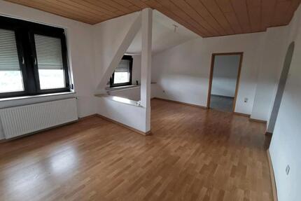 Sulzbach 3 ZKB ca. 70m2 in ruhiger Lage im 2 OG Altbau - Sulzbach (Saar)