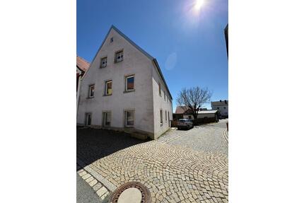 Einfamilienhaus mit großem Garten und Scheune - Leuchtenberg