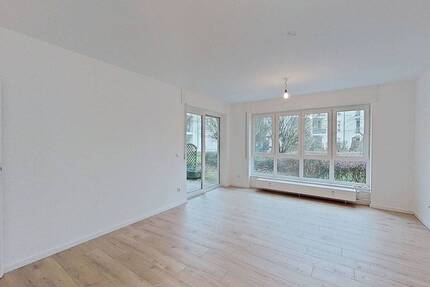 ** Erstbezug nach Sanierung ** Große 2-Zimmer-Wohnung mit sonniger Terrasse und Wannenbad - Düsseldorf Hellerhof
