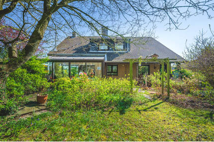 Geräumiges Einfamilienhaus mit Garage und Schwimmbad auf schönem Grundstück in ruhiger Lage - Aachen Horbach