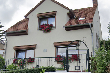 Einfamilienhaus mit separatem Wohnbungalow in Erfurt-Hochheim