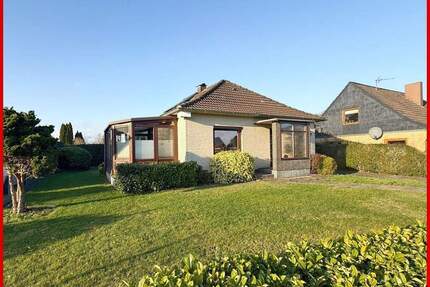 Zwischen Ruhe und Raum - authentischer Bungalow mit Wintergarten auf großzügigem Grundstück - Schuby