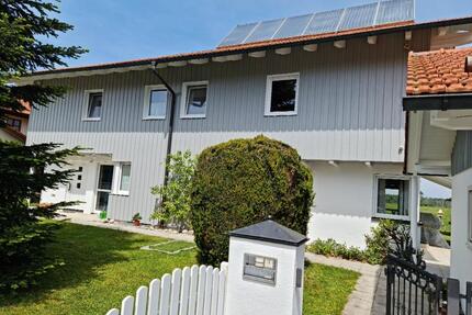 EFH mit ELW Solar, ruhige u. zentrale Ortsrandlage, DG, Stellpl, - Halfing