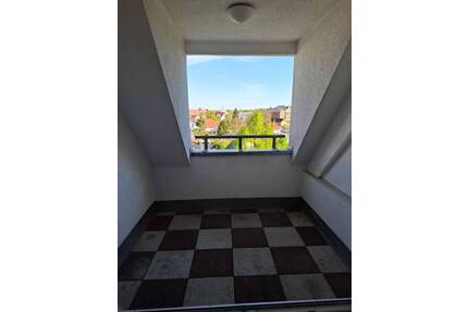 Über den Dächern - offene Dachgeschosswohnung mit 2 Zimmern, Loggia und Dachboden - Leipzig Wahren