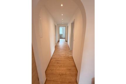 Renovierte 4-Zimmer-Wohnung mit Balkon in Höchstadt Süd - Adelsdorf