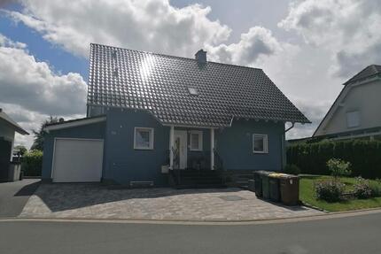 Gepflegtes Einfamilienhaus mit Einliegerwohnung, Garage & Garten - Schauenburg