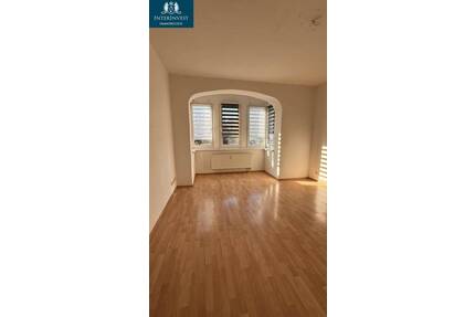 Charmante 4-Zimmer-Erdgeschosswohnung mit Erker in Magdeburg