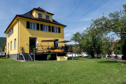 Ferienhaus Villa Traumhaus mit 10 Betten, 3 Bädern, Garten - Hausen am Tann