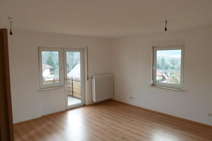 Helle 4 Zimmer Wohnung 114 qm mit 2 Bädern - Ronshausen
