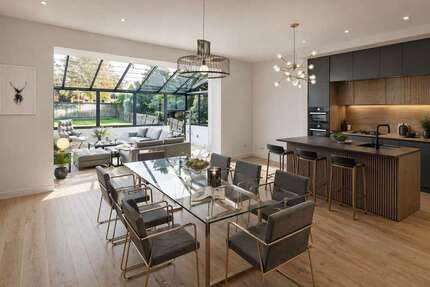 Wohnung zum Kaufen in Regensburg 965.000,00 € 207 m²