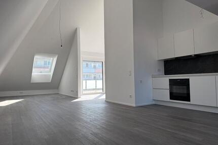 Penthouse über den Dächern von Böblingen: Erstbezug mit 2,5 Zi. u