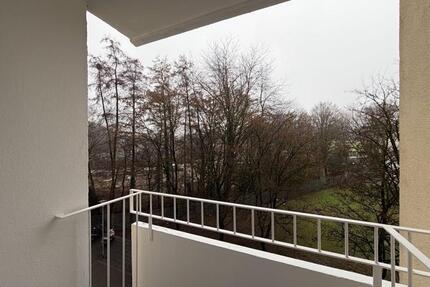 Großzügig geschnittene 2-Zi.-Wohnung mit Balkon in Leverkusen - Steinbüchel