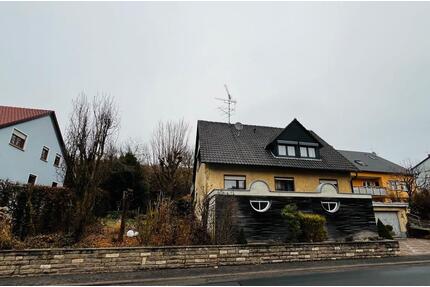 Einfamilienhaus mit Einliegerwohnung und großen Garten - Theilheim