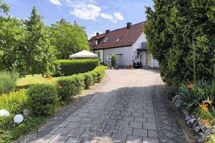 Haus zum Kaufen in Eckersdorf 249.000,00 € 100 m²