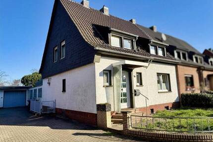 Doppelhaushälfte mit tollem Grundstück in beliebter Lage in Moers-Eick