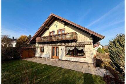 Familienfreundliches Zuhause - ruhig, naturnah und dennoch zentral! - Vöhl