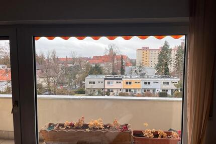 Helle 2-Zimmer-Wohnung mit zwei Balkonen und Blick ins Grüne - Nürnberg Erlenstegen