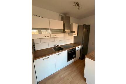 65 qm mit Küche und Waschmaschine (und Trockner) 650 € kalt - Düsseldorf Stadtmitte