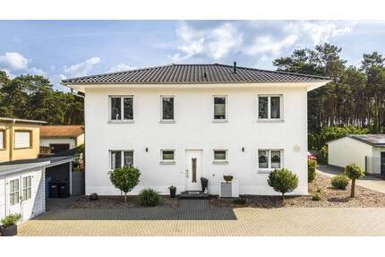 Modernes Zweifamilienhaus mit zwei Wohneinheiten, Garten, Balkon und 4 Stellplätzen in ruhiger Wohnlage - Brück