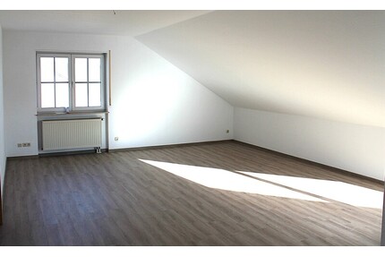 Johannesberg bei Aschaffenburg (Südhang): 2 ZKB mit Balkon zu vermieten