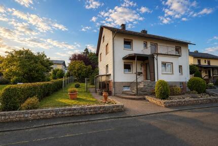 Zweifamilienhaus mit großem Grundstück – 167 m² Wohnfläche - Driedorf