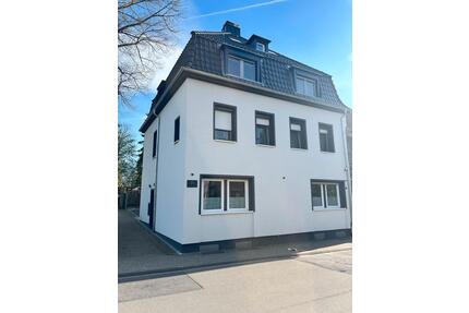 Moderne 2–3 Zimmer Erdgeschosswohnung mit Einbauküche - Solingen Wald