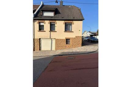 Wannemacher Immobilien **** Gemütliches gepflegtes Einfamilienhaus in einer schönen Lage von Schiffweiler ****