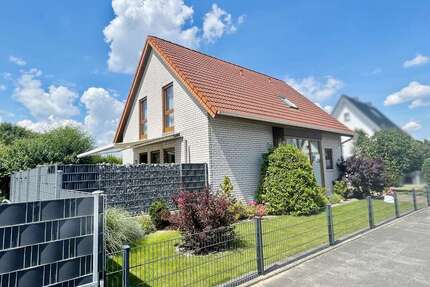 Haus zum Kaufen in Lage 320.000,00 € 140.78 m²