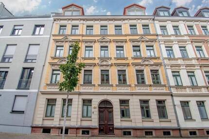 INVESTIEREN IN GEFRAGTER LAGE | Solide vermietete 2-Raum-Wohnung mit Balkon - Leipzig Leutzsch
