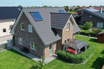 Landhaus mit Kapitänsgiebel in Potenburg - Wilhelmshaven Schaar