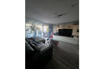 helle 2 Zimmerwohnung mit Einbauküche, Stellplatz und Balkon - Heusenstamm