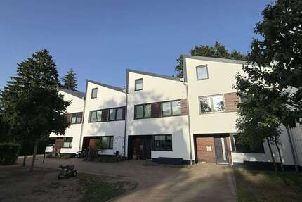 Haus zum Mieten in Hamburg 2.196,00 € 122 m²