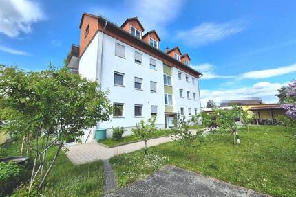 Gepflegtes 8-Familienhaus mit Garagenhof auf großzügigem Grundstück und Entwicklungspotenzial - Schwarzenbruck Ochenbruck