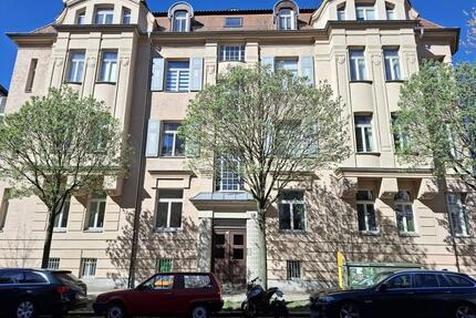 *** Charmante Altbauwohnung mit Südbalkon in Leipzig ***