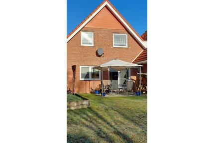 Attraktives Reihenhaus mit Grundstück,Terrasse, Garage u Carport - Dannenberg (Elbe)