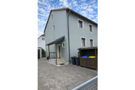 Ihre Chance: Doppelhaushälfte mit zwei Wohneinheiten im Herzen Dachaus zu verkaufen!