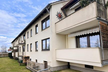Modernisierte 4-Zimmer-Wohnung mit Westbalkon und Blick ins Grüne - Schwandorf