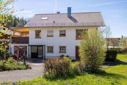 Freistehendes 1-2-FH mit großem Garten & Garage - Sanierungsobjekt mit Entwicklungspotential. - Untergruppenbach Obergruppenbach