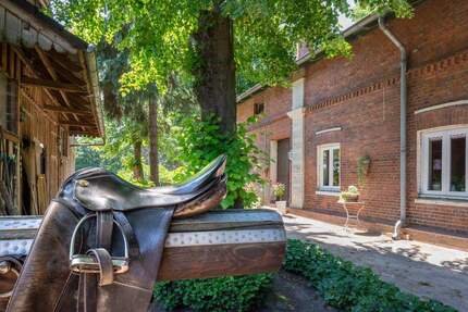 NUR ALS WERKSWOHNUNG: 4 Zi.-Dachgeschosswohnung in malerischer Umgebung - Hamburg Lohbrügge