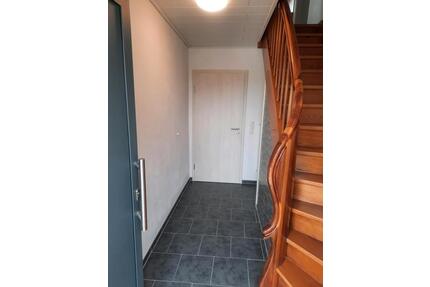 Neu sanierte 3-Zimmer - Dachgeschosswohnung - Buttenwiesen