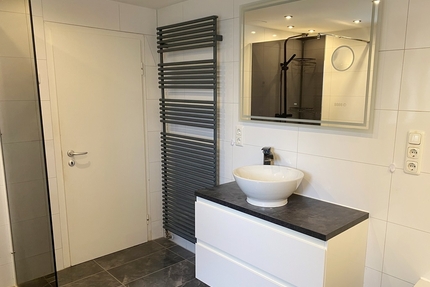 Großes 2-FH in A-Bärenkeller mit großzügigem Grundstück u. 3 Garagen zur Vermietung oder Selbstbezug - Augsburg / Bärenkeller