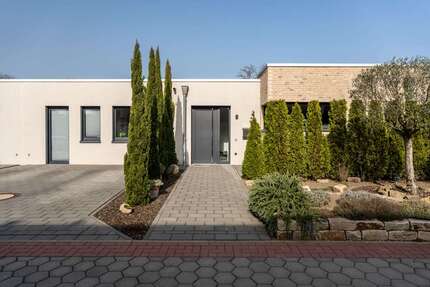 Haus zum Kaufen in Moers 525.000,00 € 109.77 m²