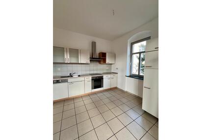 Einladende 2-Zi Altbauwohnung mit Balkon, EBK und Stellplatz auf dem Grundstück in ruhiger Lage - Dresden Blasewitz